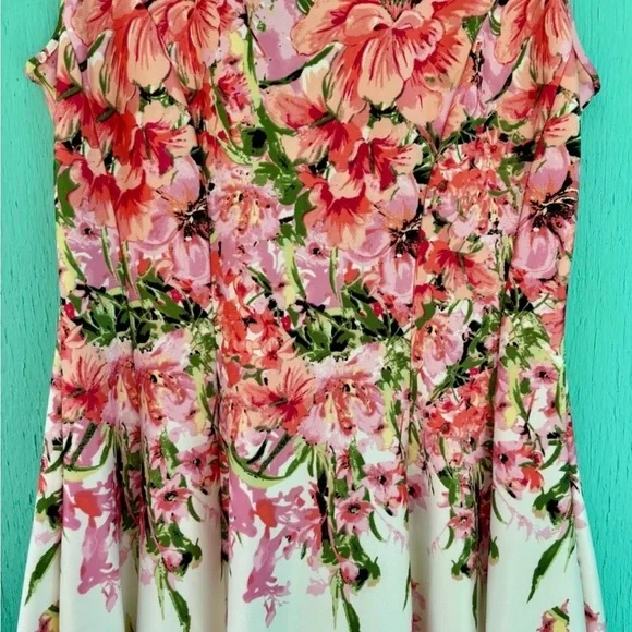 Gabby Skye Women's Floral Fit and Flare
Sleeveless Dress Size 12 - Picture 2 of 9